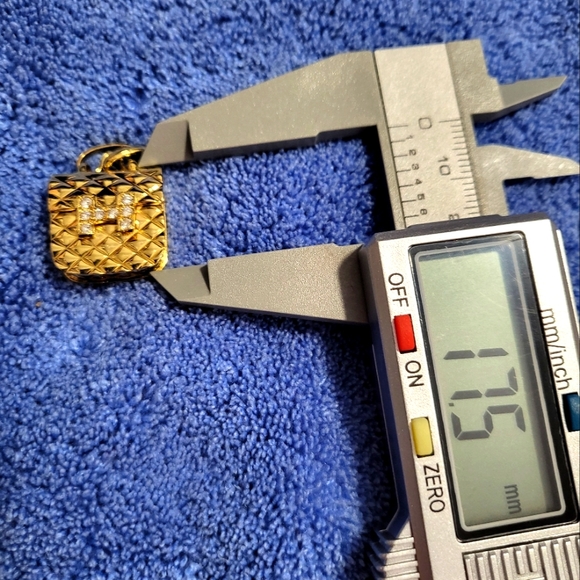 BAG CHARM PENDANT IN SOLID 18K YELLOW GOLD - Picture 8 of 15